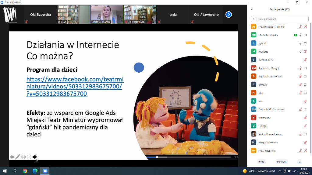 Zdjęcie przedstawia zrzut z ekranu komputera, na którym widać slajd z prezentacji multimedialnej pt. Działania w Internecie. Co można? Na górze widoczne są ikony z kamer uczestników szkolenia, ułożone jedna koło drugiej poziomo.